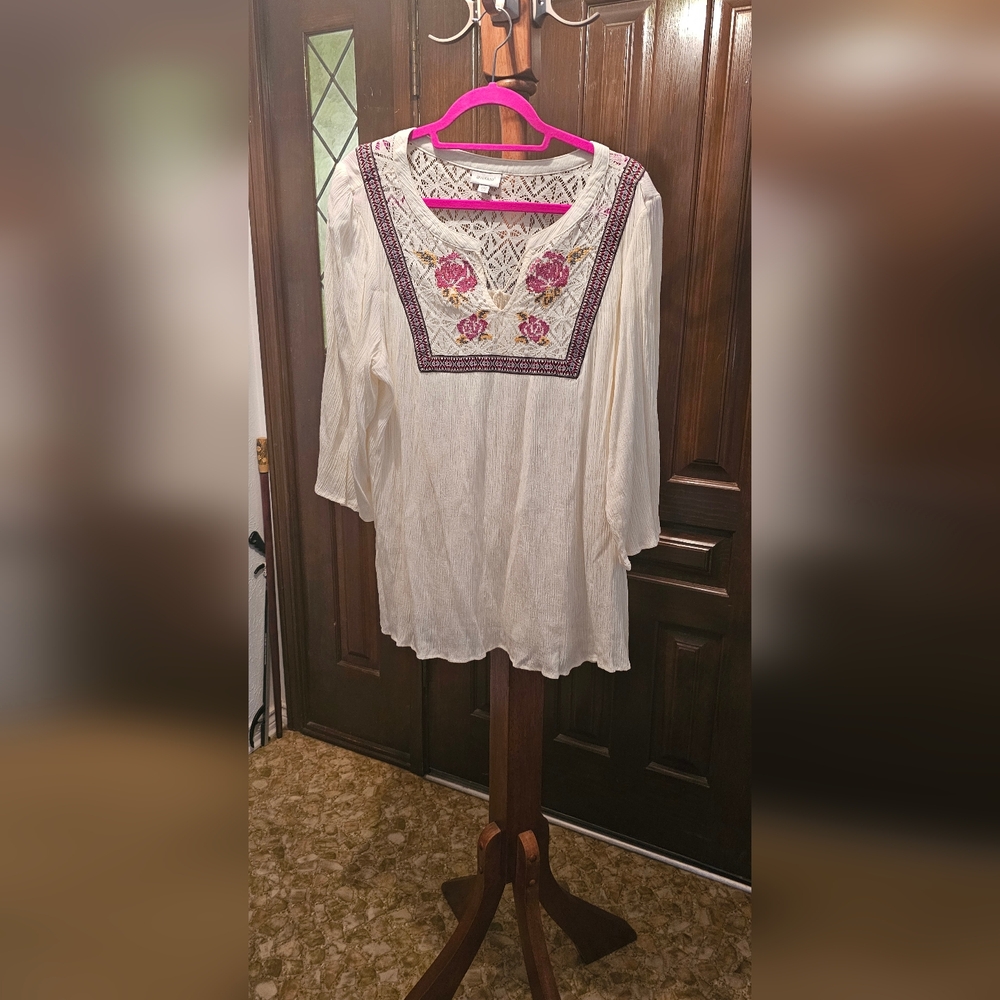 Avenue Cream Tunic with Pink Embroidered Floral Yoke